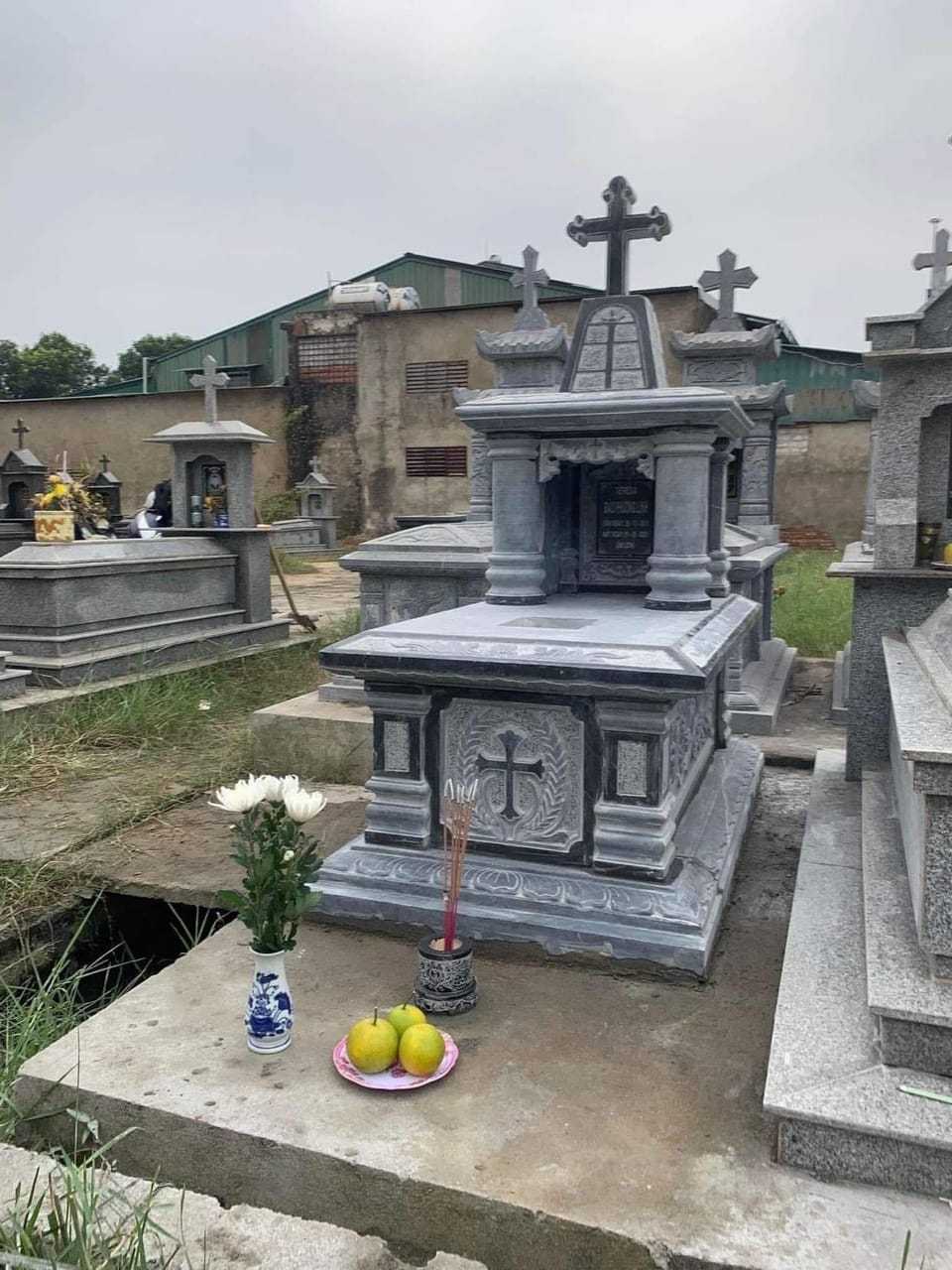 Mộ công giáo - MCG11